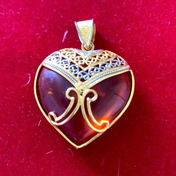 Austrian amber heart shaped with mosquito sized imprint - set in 22 K gold - Picture 9 of 10